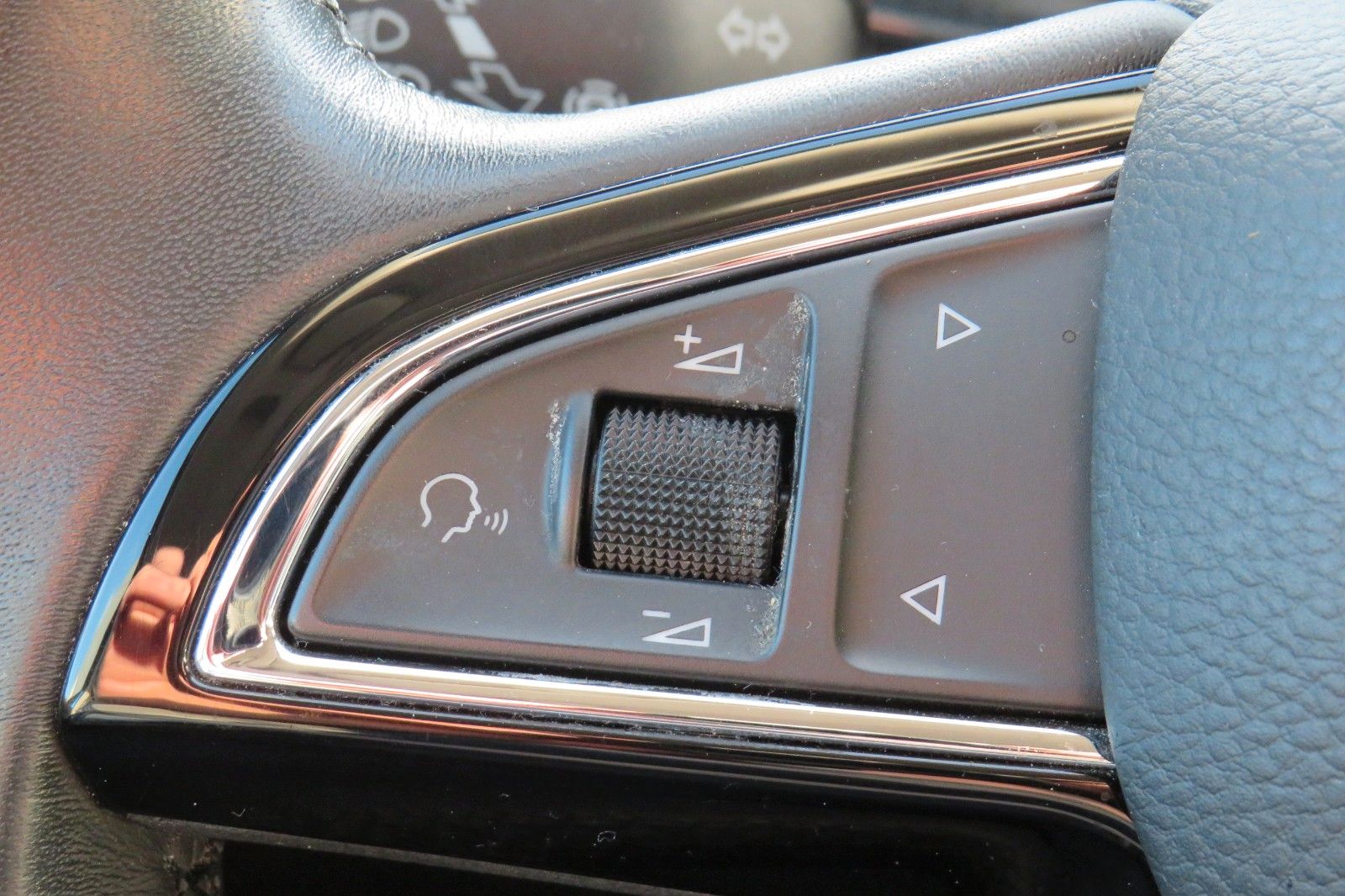 Fahrzeugabbildung SKODA Kamiq Ambition DSG LED AHK GRA PDC SITZH.