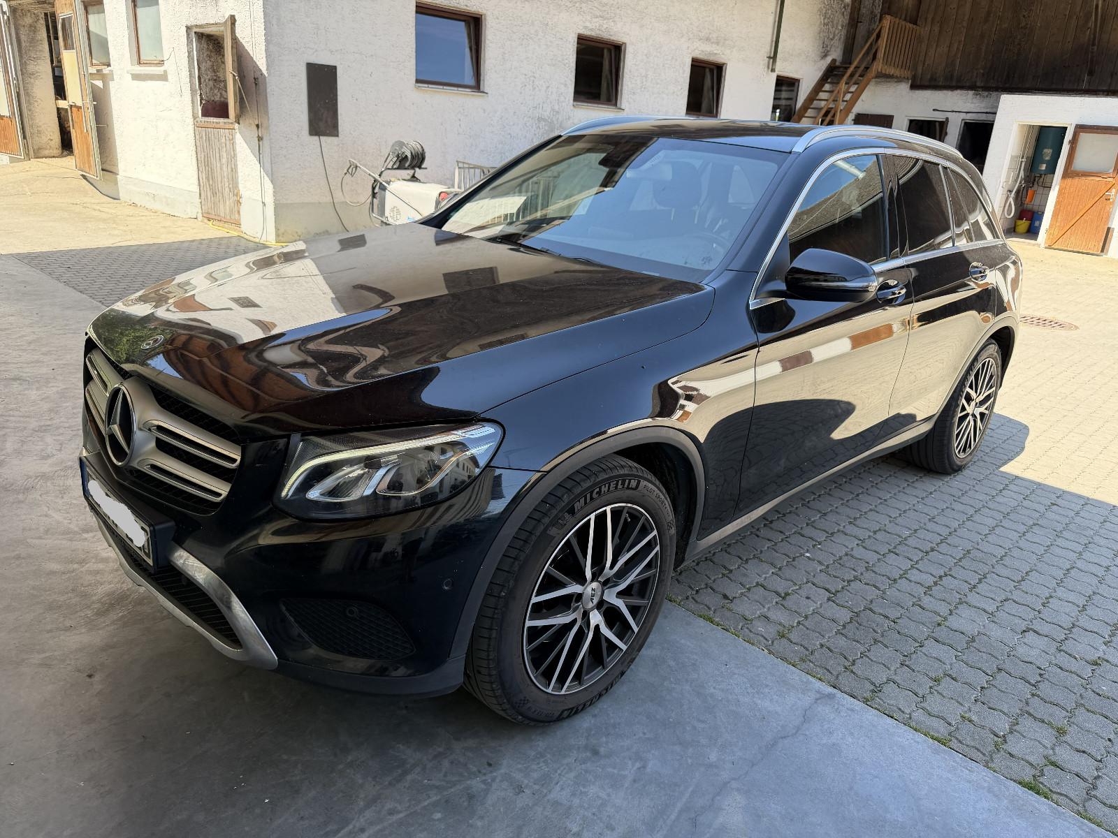 Mercedes-Benz GLC 220 d 4Matic NAVI AHK SHZG PDC LED ALU