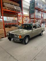 Mercedes-Benz Mercedes Benz E 300 - Mercedes-Benz aus 1981 mit Diesel-Antrieb