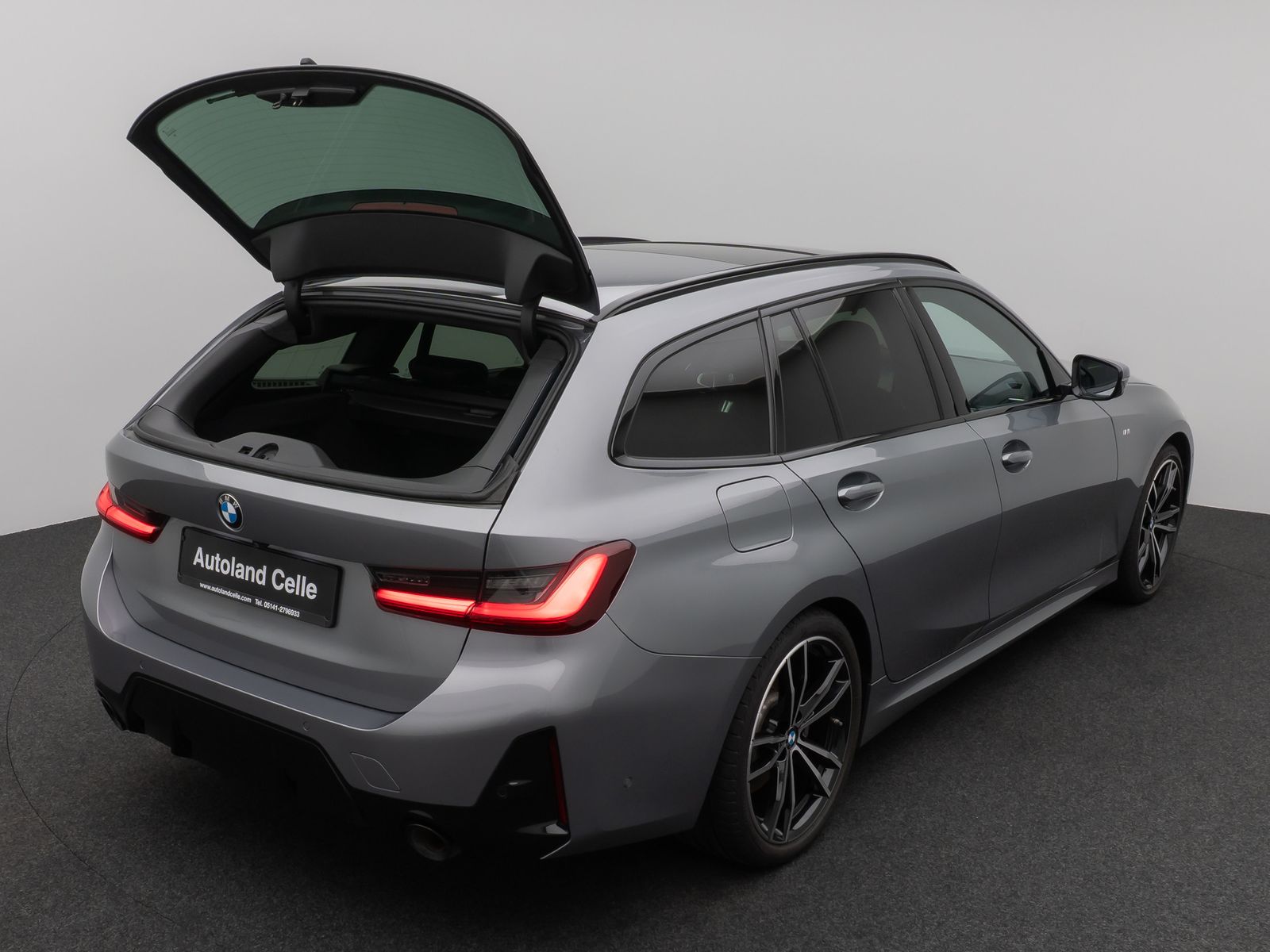 Fahrzeugabbildung BMW 330i  M Sport Panorama 360° HUD DAB H/K 19Zoll