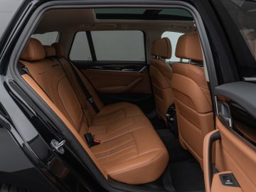 Fahrzeugabbildung BMW 540i xDr Tour Luxury Line HI-FI HUD DAB Panorama