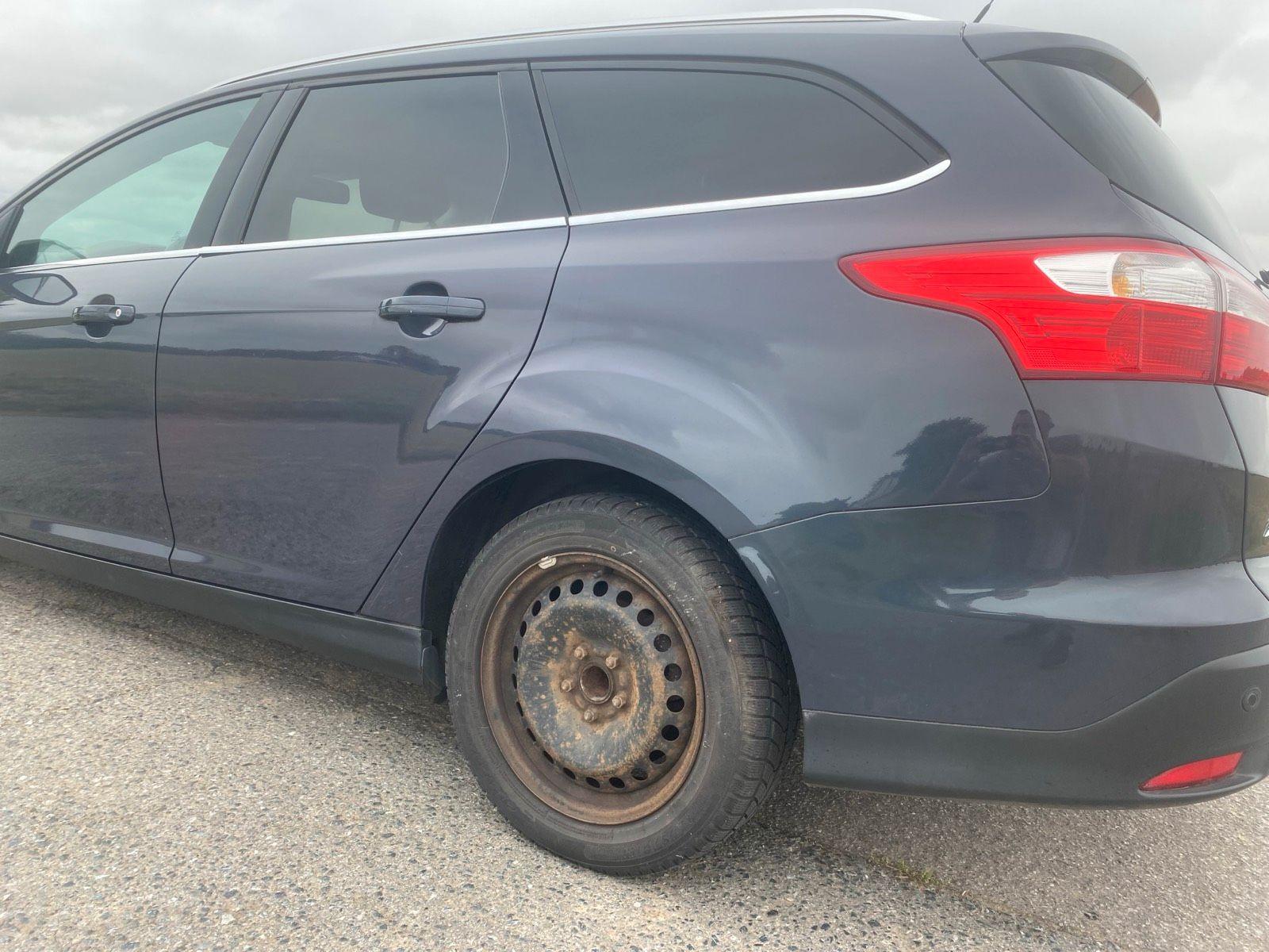 Ford Focus 2011 — photo 8