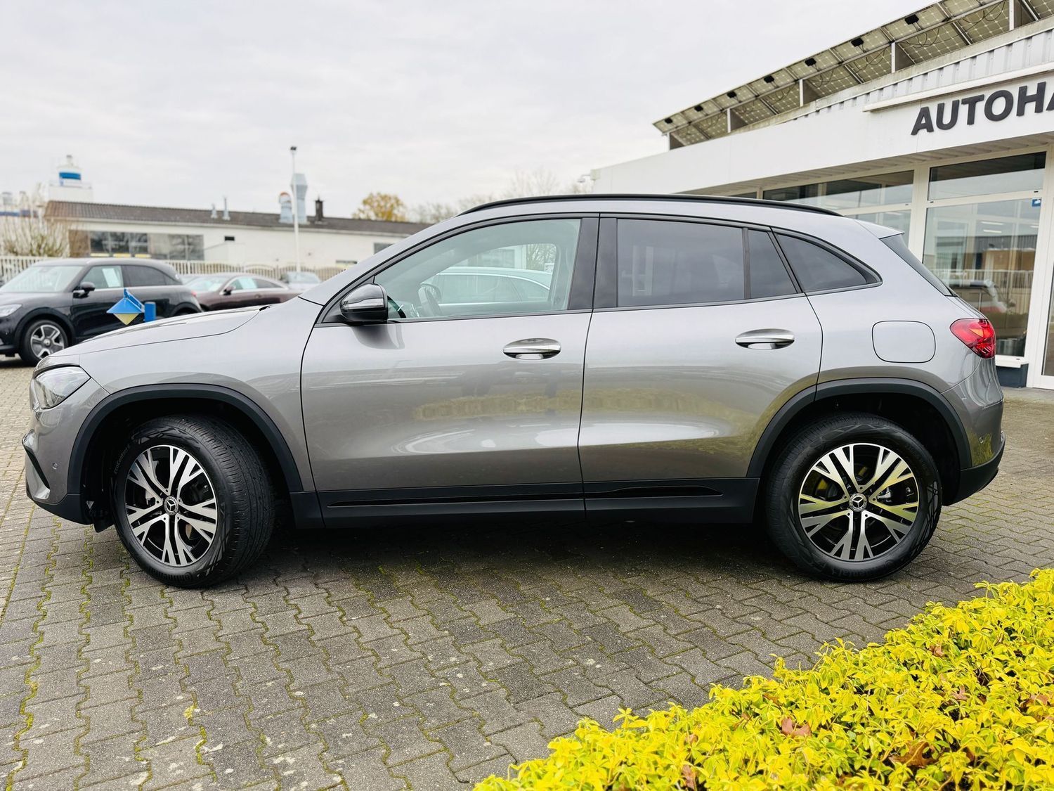 Fahrzeugabbildung Mercedes-Benz GLA 180 PROGRESSIVE Advanced NIGHT, EasyPack, RF