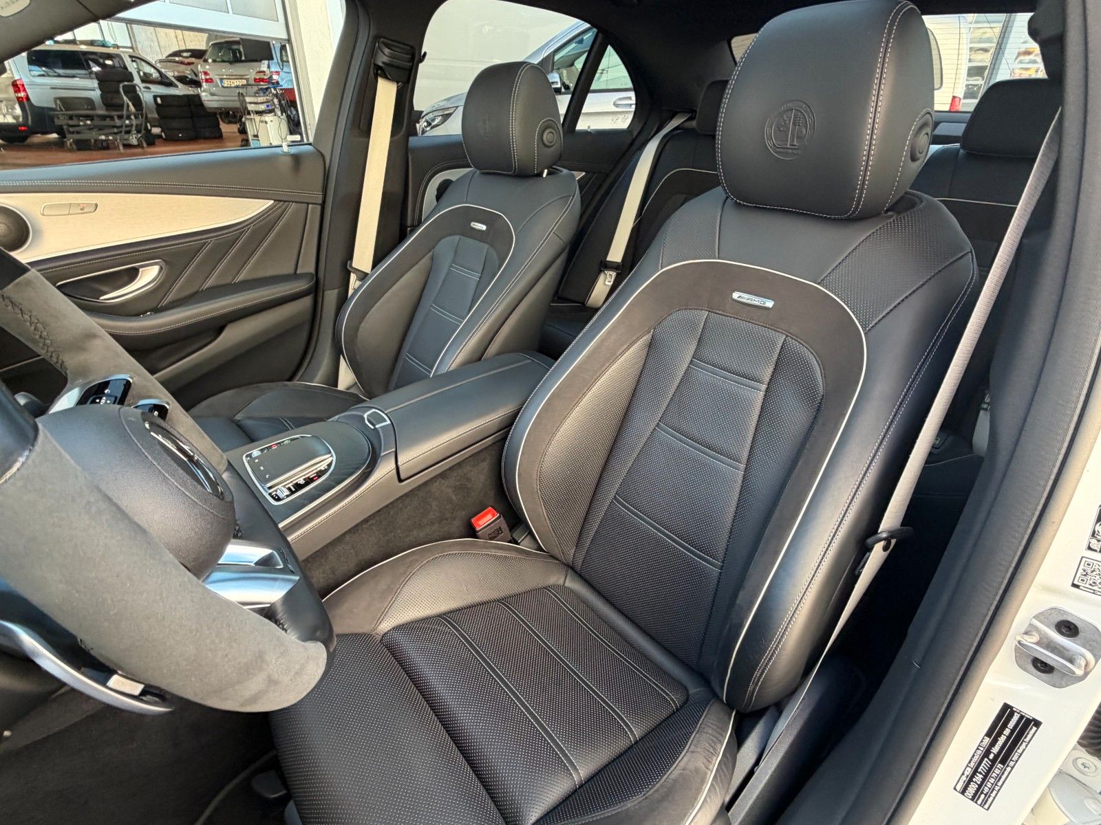 Fahrzeugabbildung Mercedes-Benz E 63 AMG S+DISTR+360°+AIRMAT+DRIVERS+NIGHT+PANO+