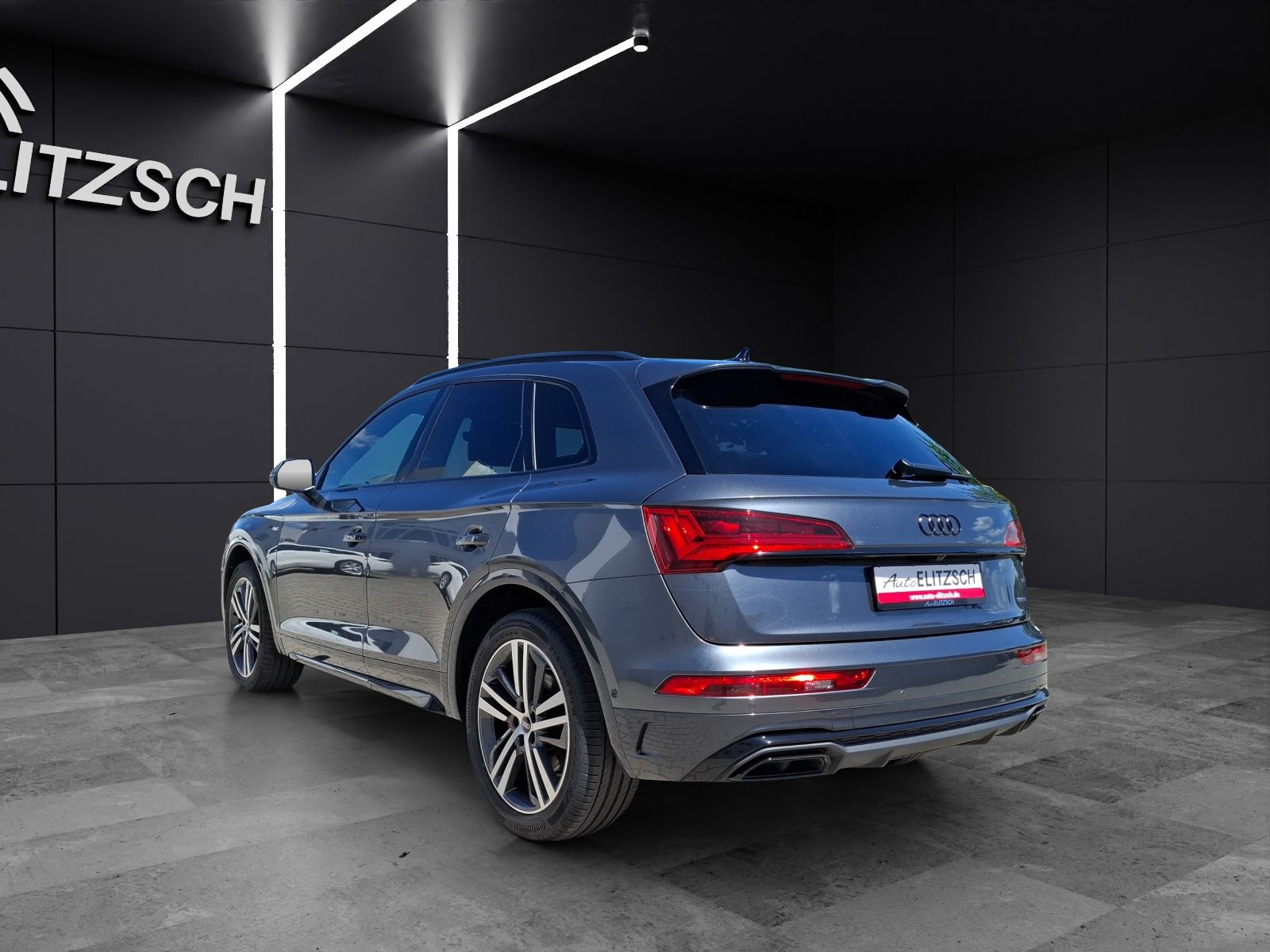 Fahrzeugabbildung Audi Q5 45 TFSI S-Line quattro S-tronic STH Matrix AH