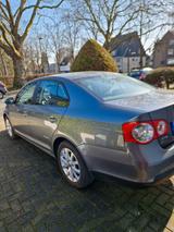 Volkswagen Jetta 1.6 Freestyle Freestyle - graue Volkswagen Jetta