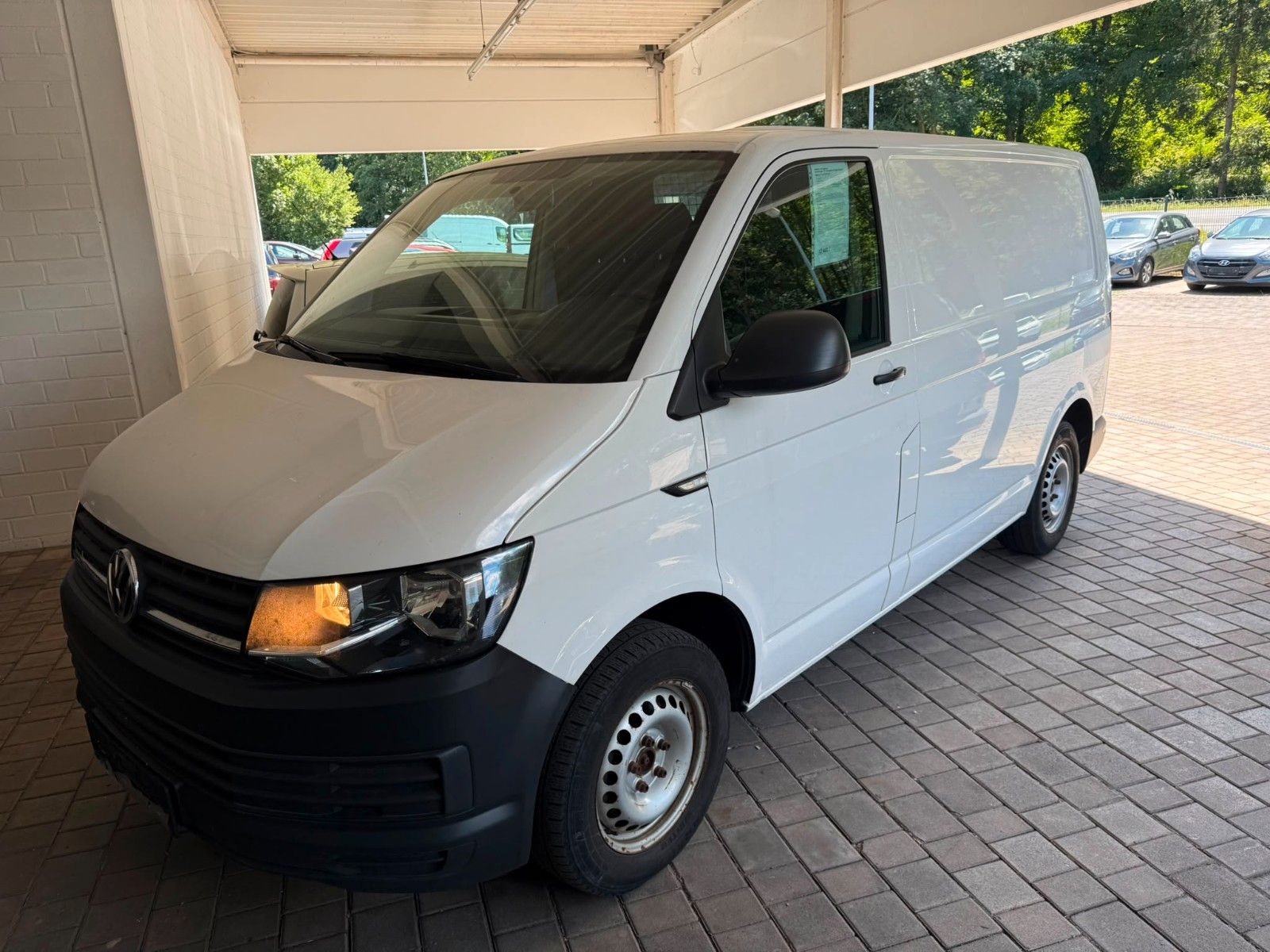 Volkswagen T6 Transporter - 1