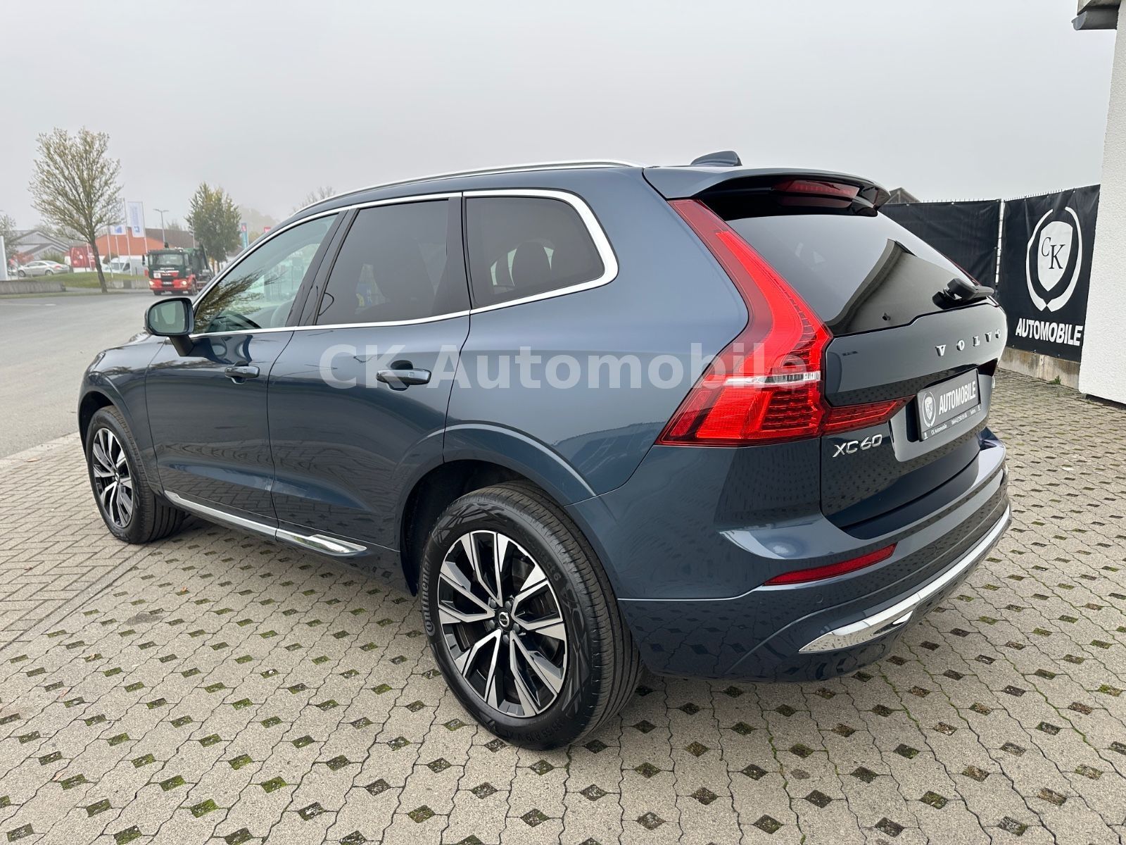 Fahrzeugabbildung Volvo XC60 B4 Plus Bright AWD/Navi/Leder/Pano/LED/Kam.