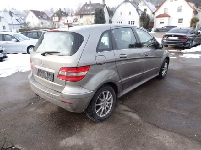 Fahrzeugabbildung Mercedes-Benz B 200/Klima/SitzH/PDC/Automatik/3.Hd/