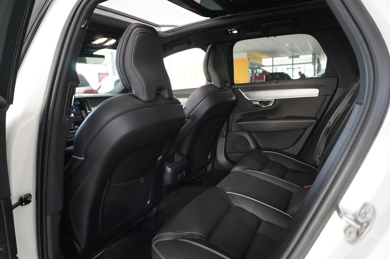 Fahrzeugabbildung Volvo V90 Kombi B4 PLUS DARK NAVI/LED/KAMERA/PANO./H&K