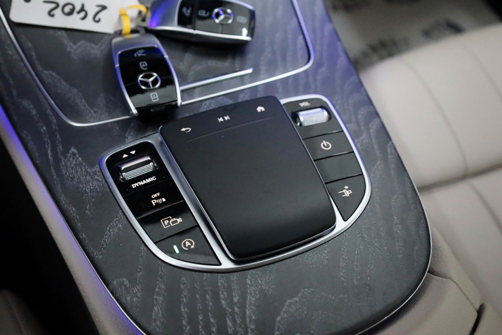 Fahrzeugabbildung Mercedes-Benz E 200 Coupe, Avantgarde, SH,Kamera,ACC,Panorama