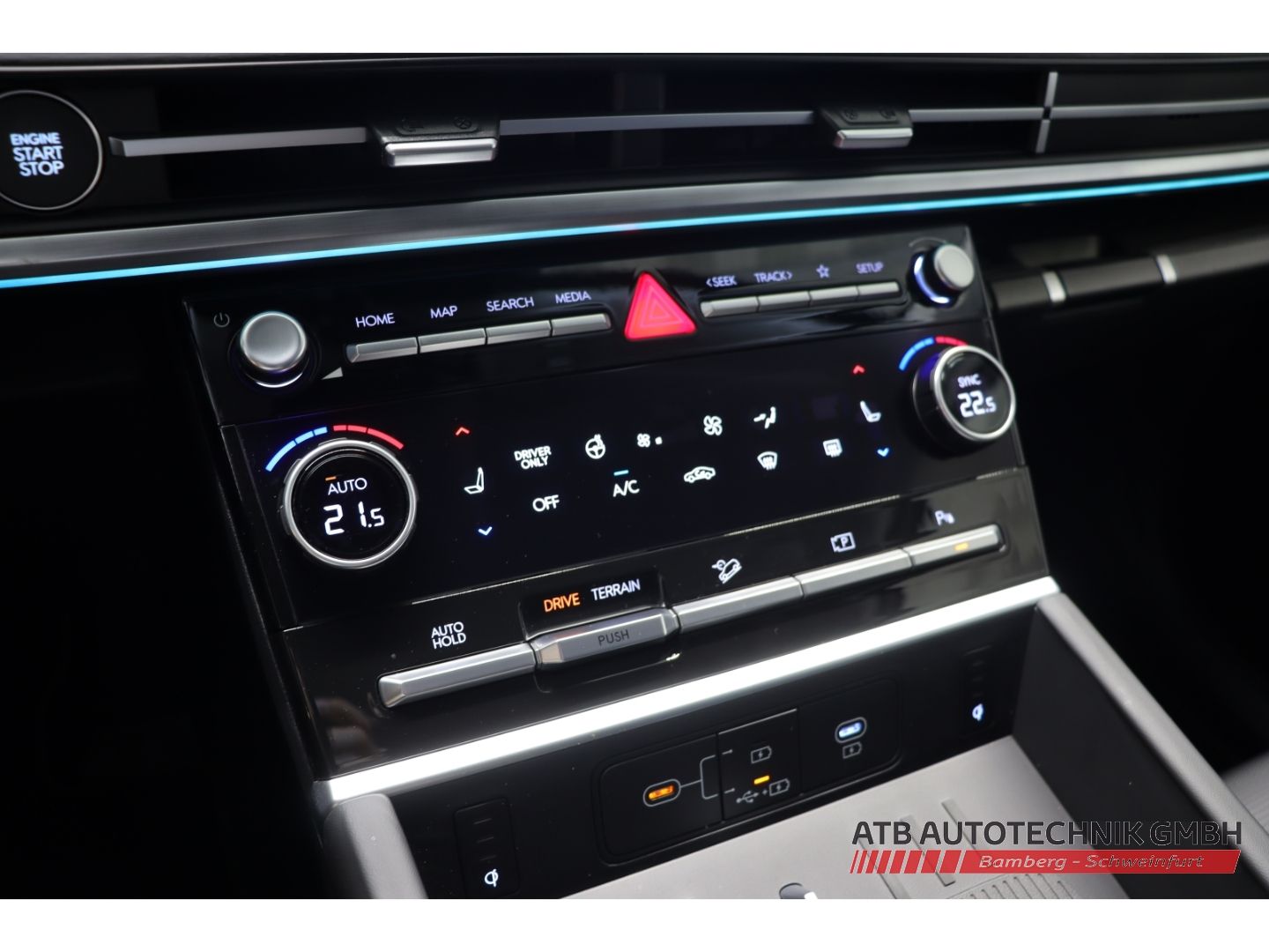 Fahrzeugabbildung Hyundai SANTA FE Intro 1.6 T-GDI Hybrid 4WD HUD Navi Mem