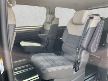 Volkswagen T7 Multivan - 12