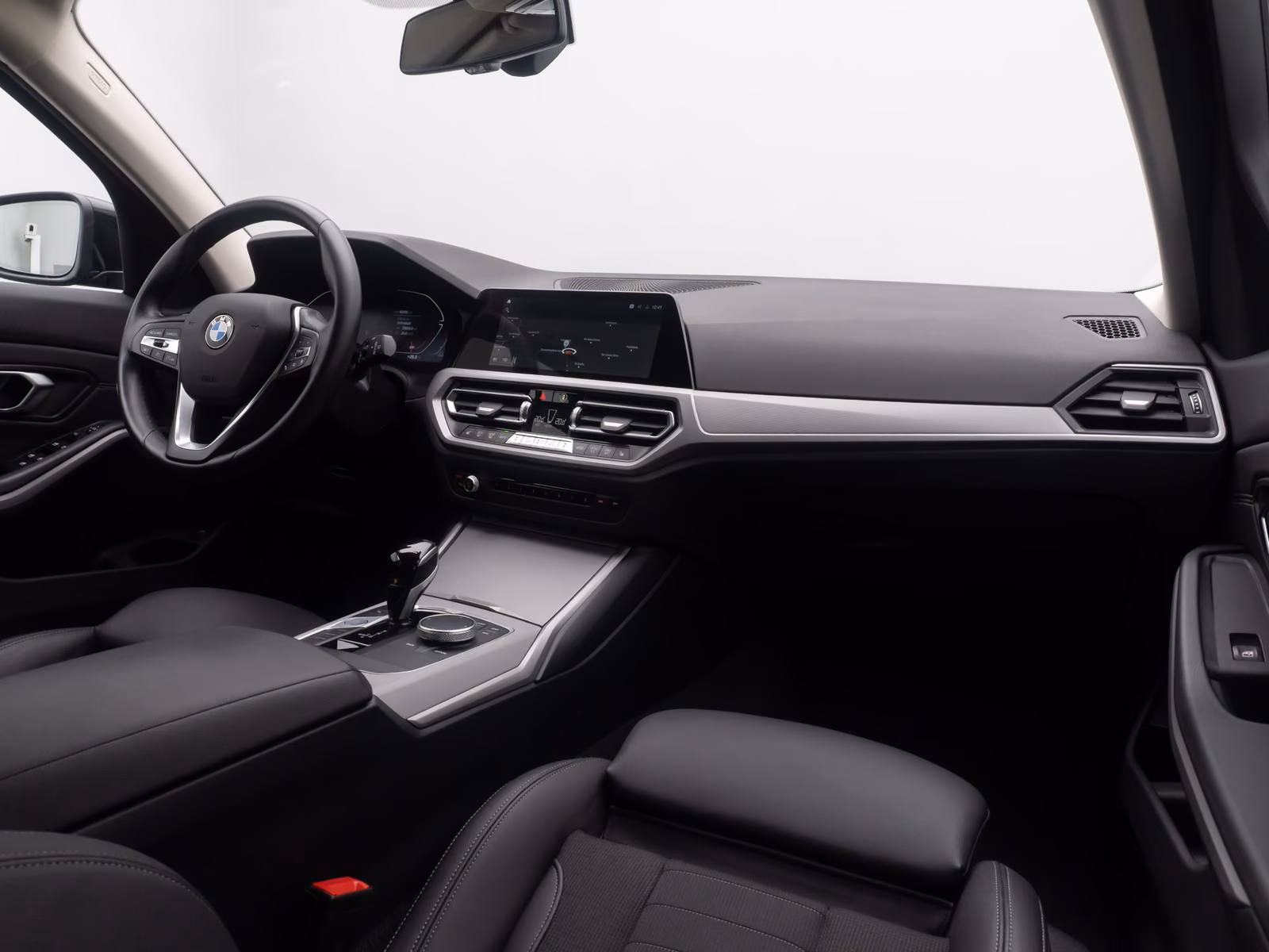 BMW 318d DAB CockPitPro Fernlichtassist PDC Sport