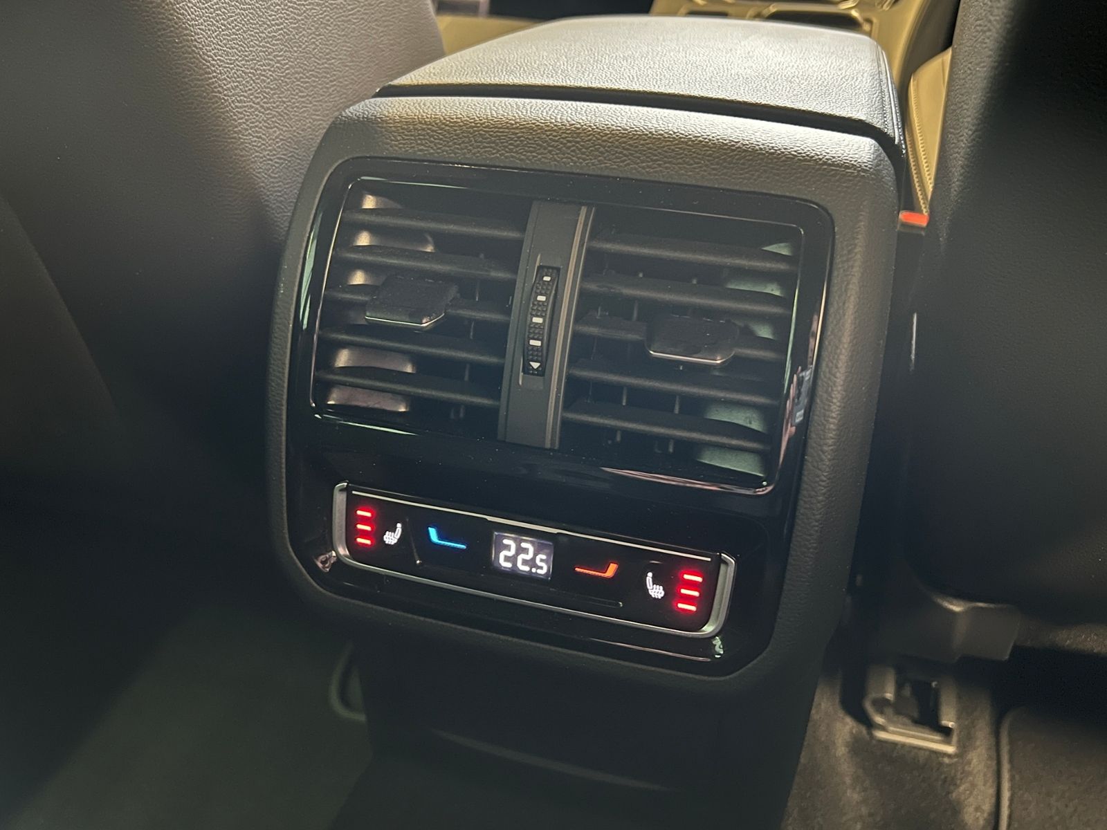 Fahrzeugabbildung Volkswagen Passat Variant Alltrack 2.0 TDI DSG 4MOTION *AHK
