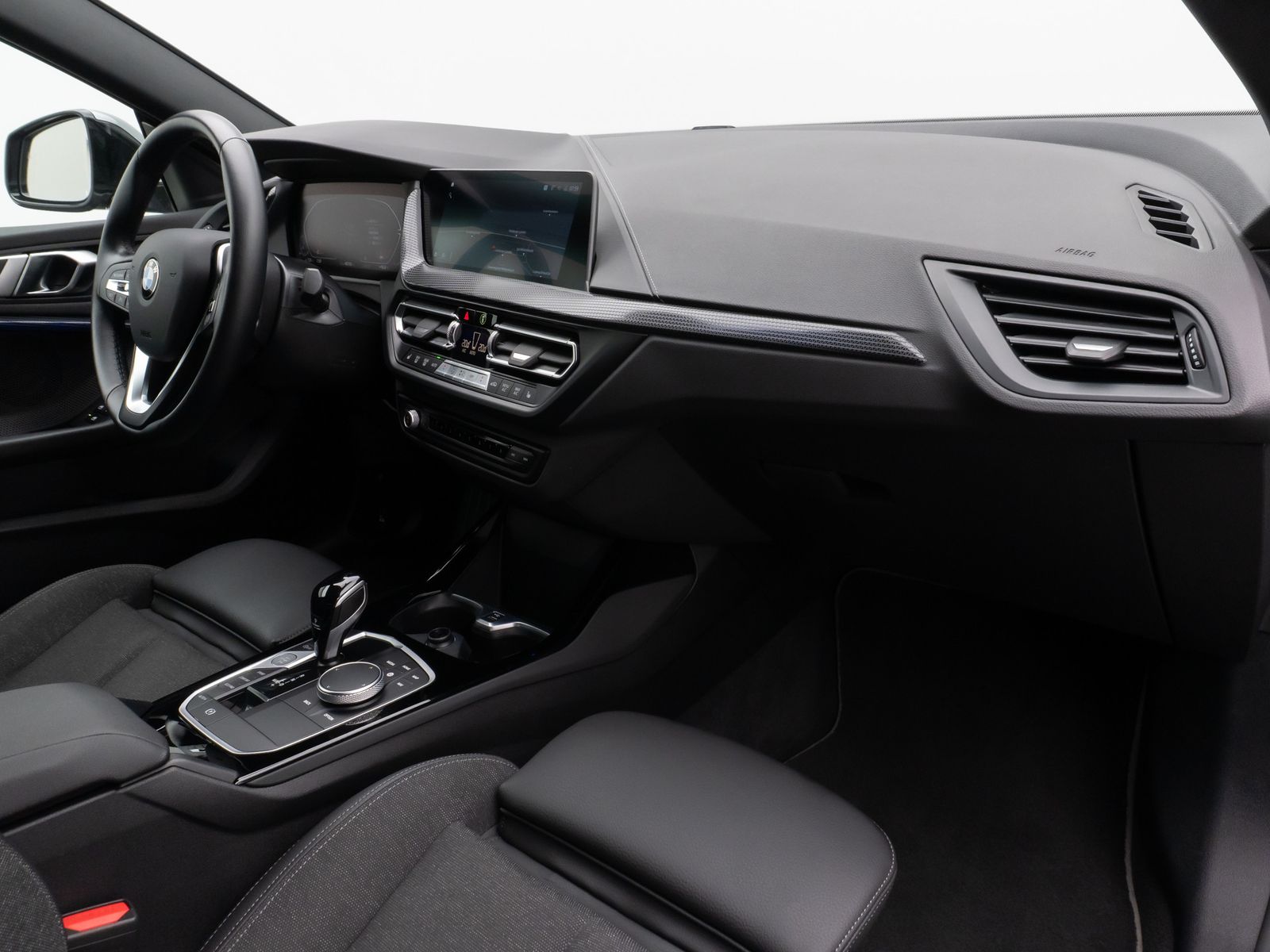 Fahrzeugabbildung BMW 218i Gran Coupé SportLine DAB PDC DrivAssist LED