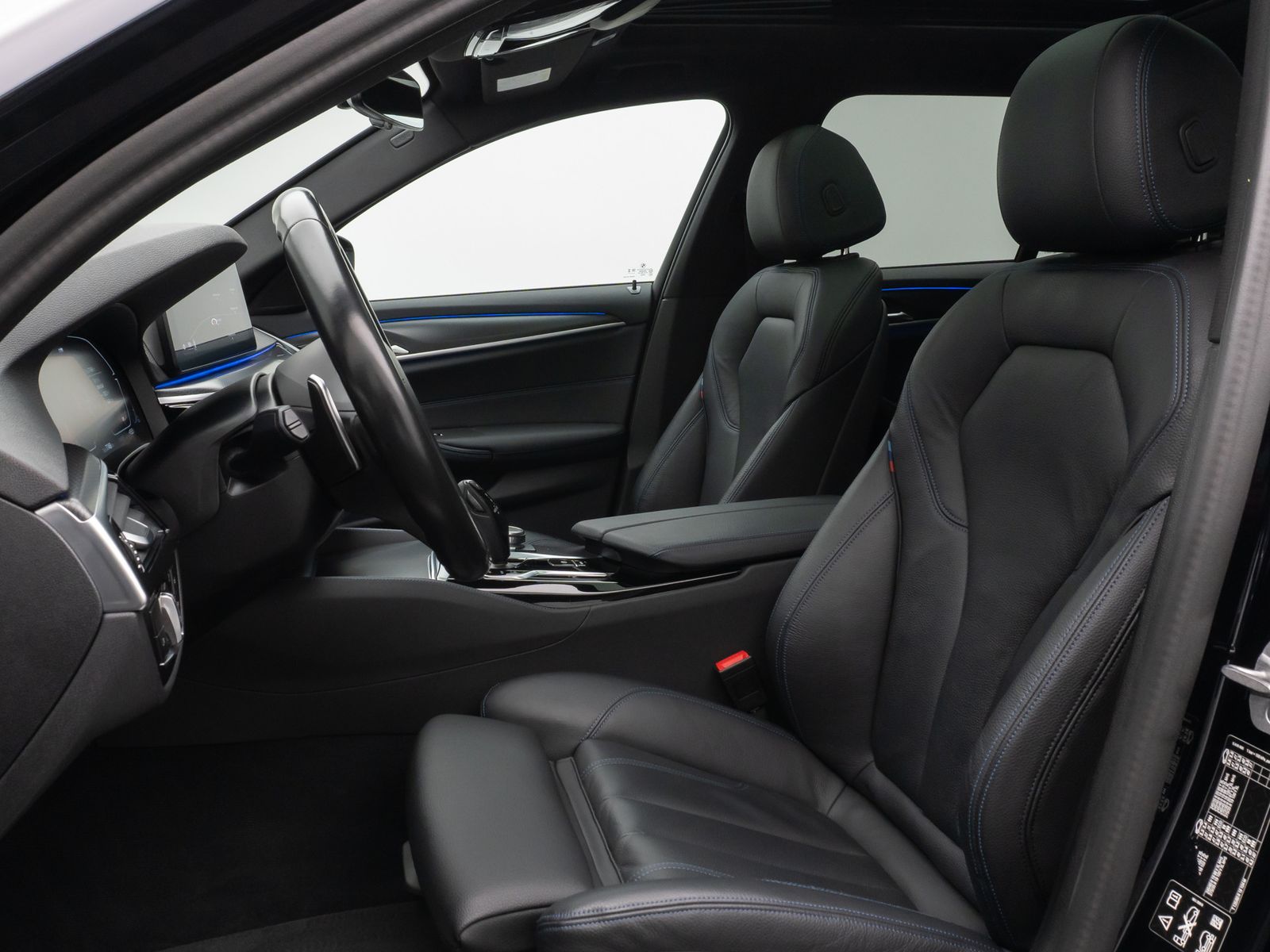 Fahrzeugabbildung BMW 530d xD M Sport Panorama Kamera HUD HiFi Komfort