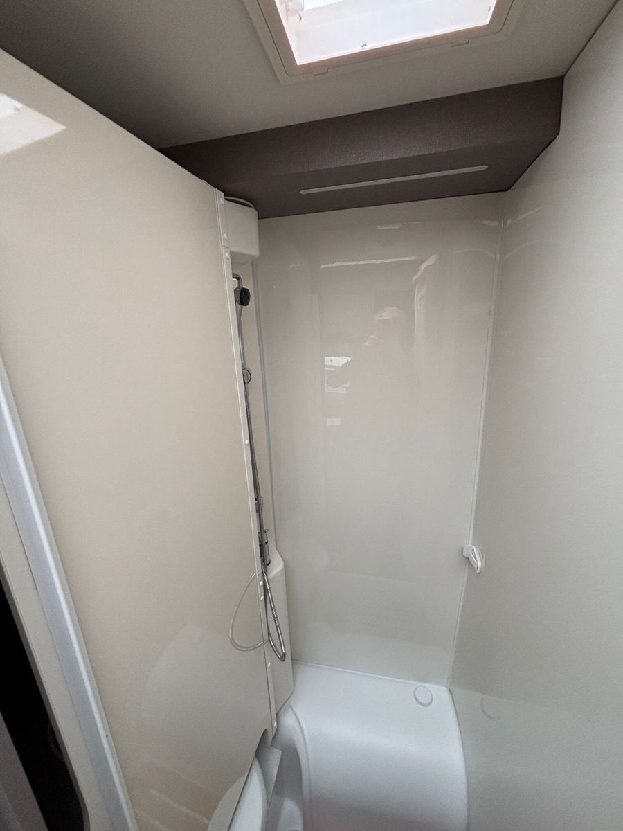 Fahrzeugabbildung Etrusco T 6900 SB Elek. Hubbett, Solaranlage 120W