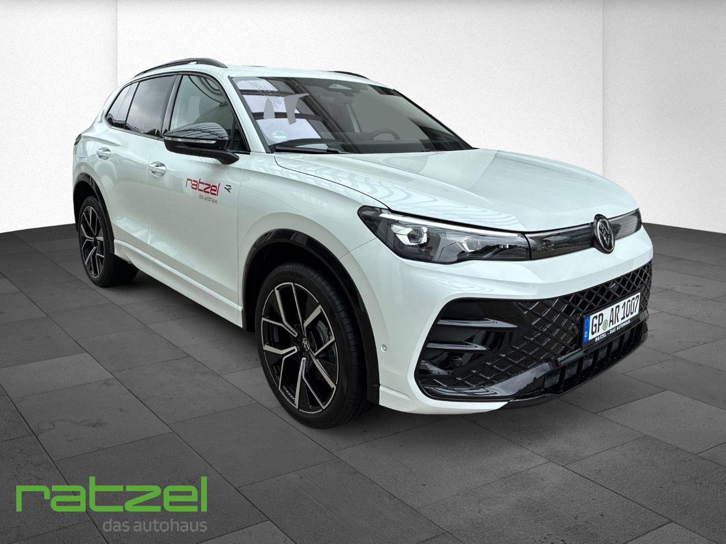Fahrzeugabbildung Volkswagen Tiguan R-Line 2.0 TDI 4Motion Standh.+Leder+PANO