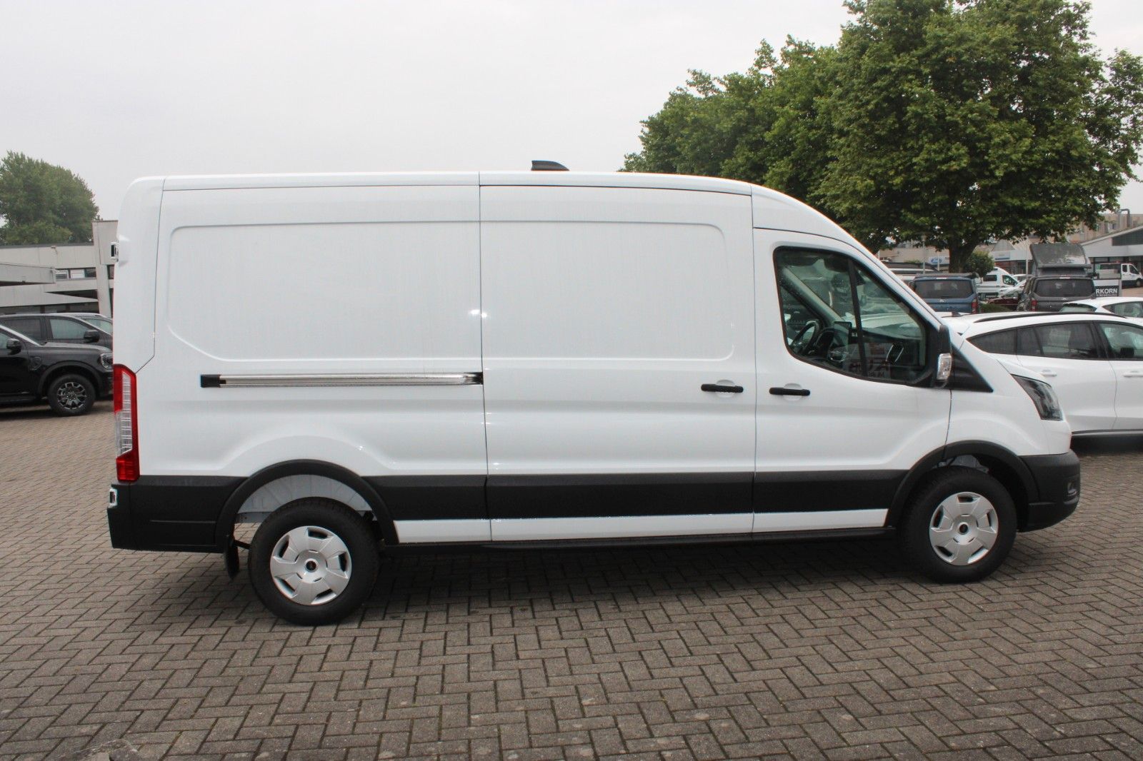 Fahrzeugabbildung Ford Transit L3 H2 LKW Kasten hoch lang KLIMA AHK CAM