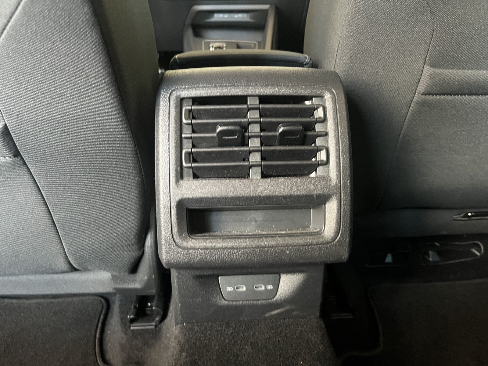 Fahrzeugabbildung Volkswagen Golf VIII Variant TDI Life DSG LED Navi AID PDC