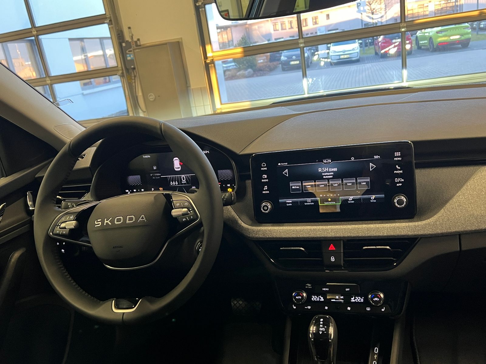 Fahrzeugabbildung SKODA Kamiq DRIVE 1.0 TSI DSG *AHK,Black-Paket*