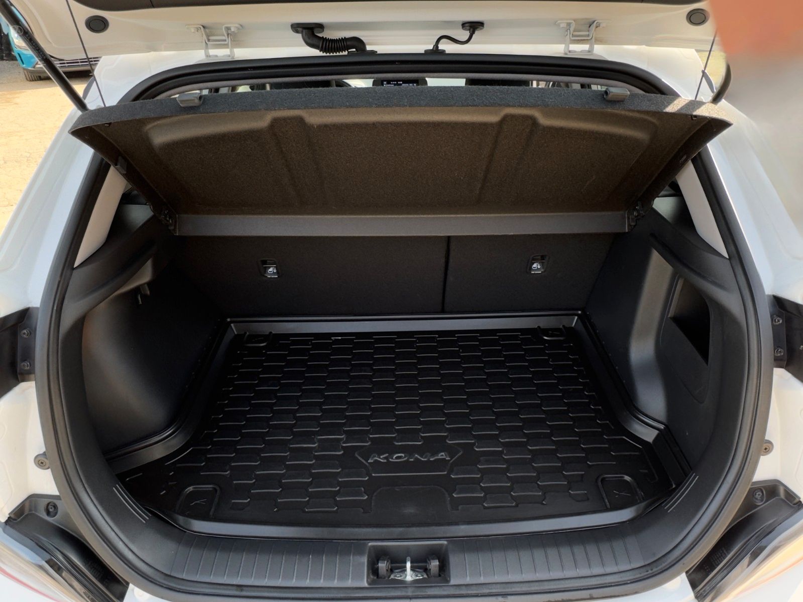 Fahrzeugabbildung Hyundai KONA E Select SHZ LHZ LKA ACC Navi CarPlay Wifi