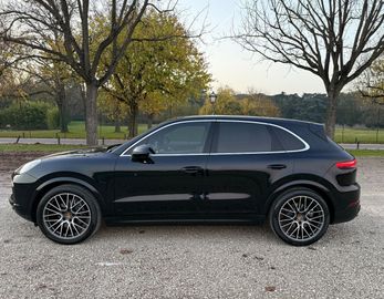 Porsche Cayenne - 1