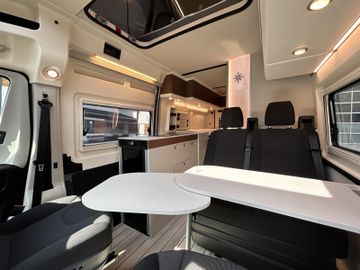 Westfalia Columbus 600 D AHK Stauraump. 350W SOLAR SKYVIEW