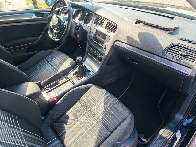 VW Golf VII Lim. Lounge BMT — Bild 13