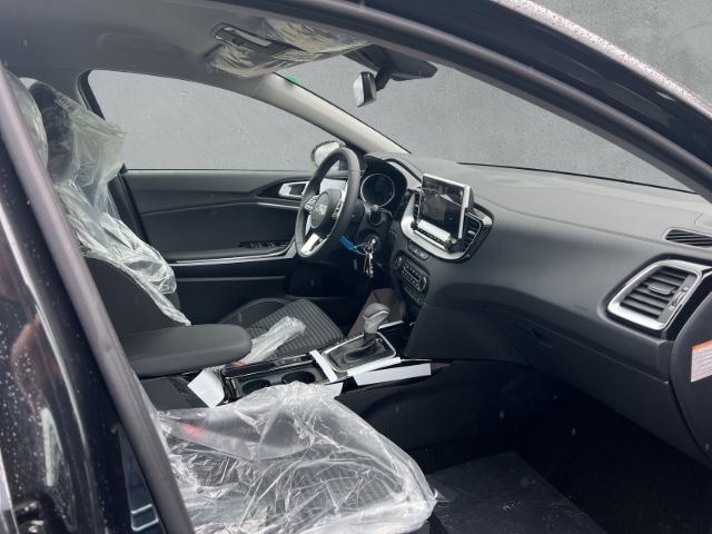 Fahrzeugabbildung Kia Ceed VISION 1.5 T-GDI DCT *KOMFORT-PLUS-PAKET*