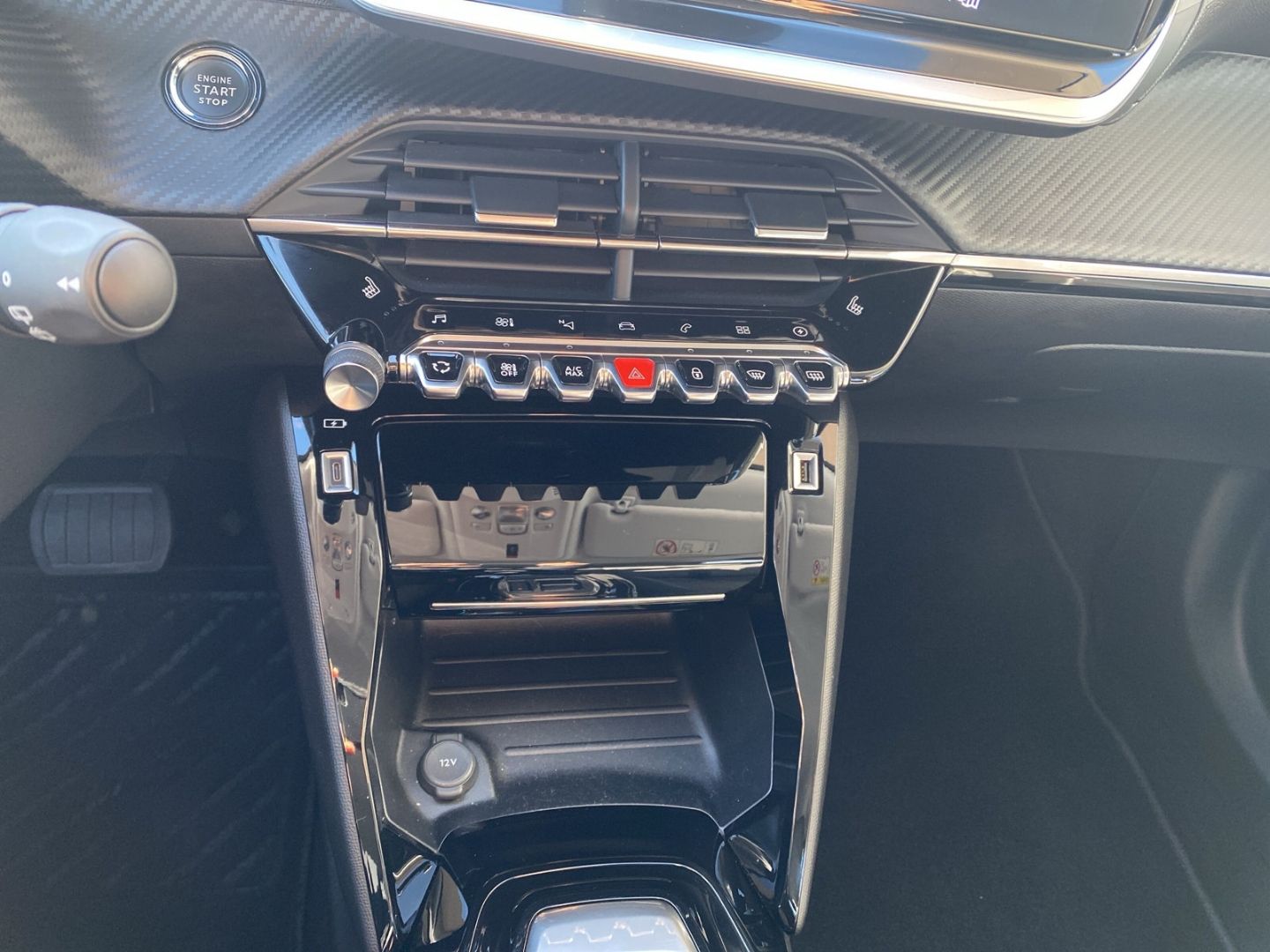 Fahrzeugabbildung Peugeot 2008 e- Allure Pack Elektromotor 136