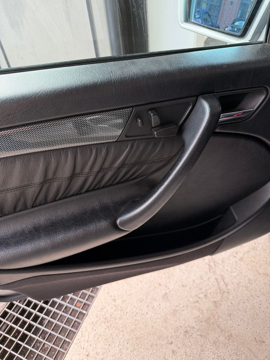 Fahrzeugabbildung Mercedes-Benz C 43 AMG mit Designo, orig. Navi ASP30