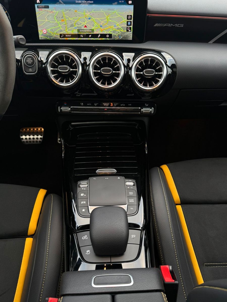 Fahrzeugabbildung Mercedes-Benz A 45 AMG Sonderausstattung: AMG Performance Sit