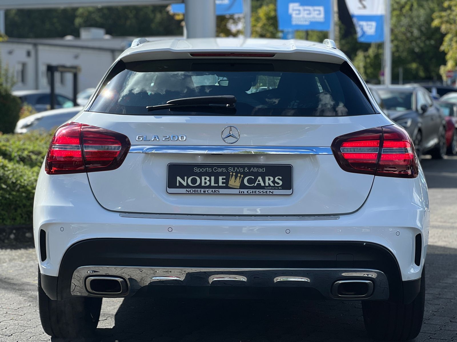 Fahrzeugabbildung Mercedes-Benz GLA 200 AMG LINE LED NAV SHZ RFK 19"