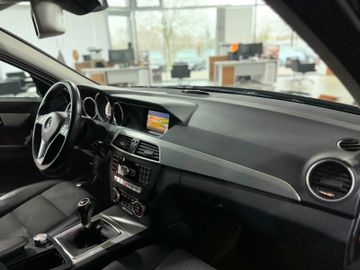 Fahrzeugabbildung Mercedes-Benz C 180 Avantgarde BlueEfficiency Navi Sitzhz PDC