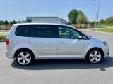 Volkswagen Touran 2.0 TDI|Pano|Navi|AHK|TÜV neu|Scheckheft - Volkswagen Touran aus 2013