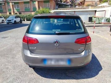 Volkswagen Golf - 6