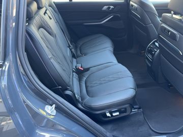 BMW X7 - 7