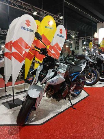 Suzuki GSX-8S mit Tageszulassung