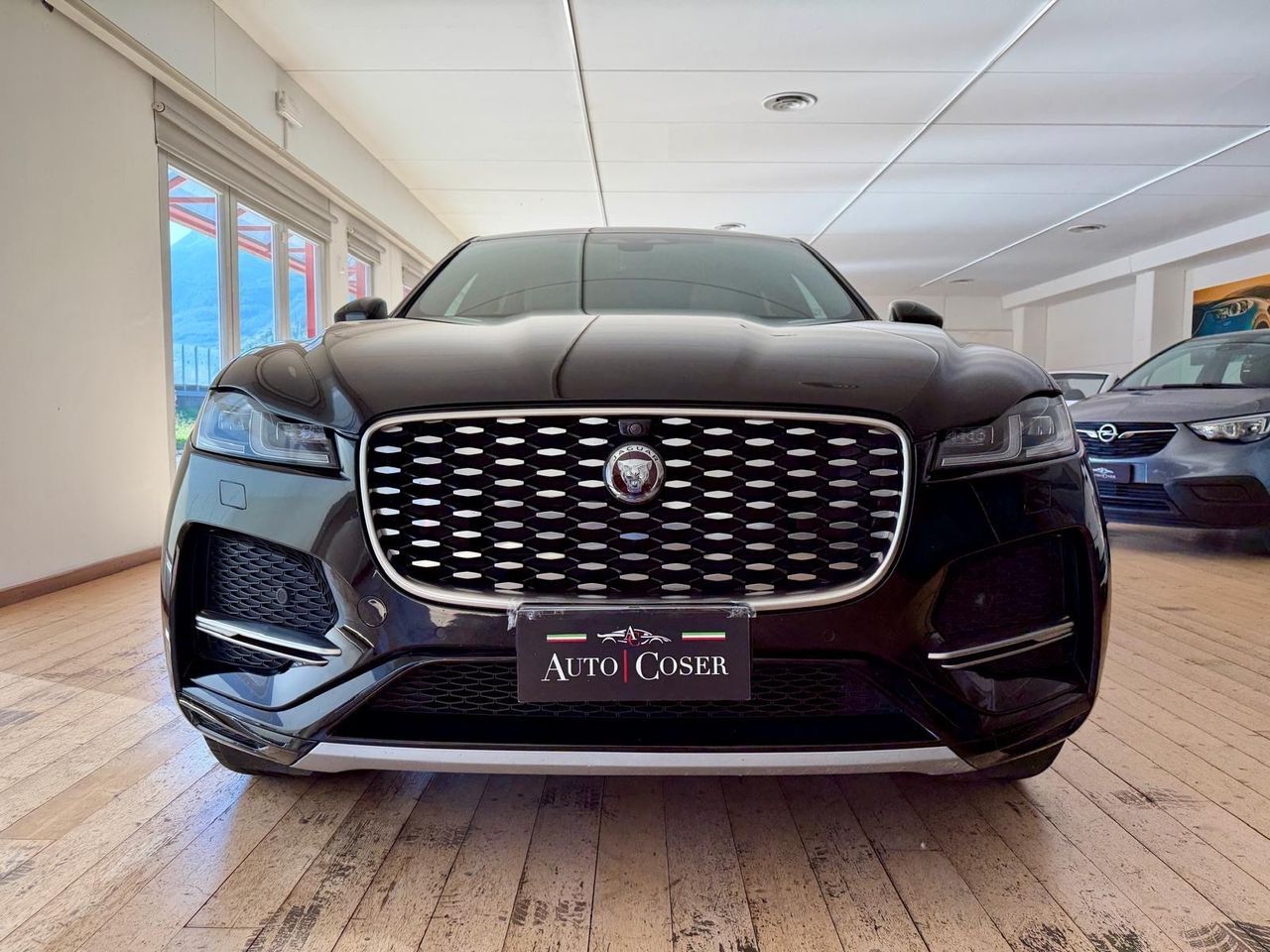 Jaguar F-Pace 2.0 D 204 CV AWD aut. R-Dynamic S imagem 3
