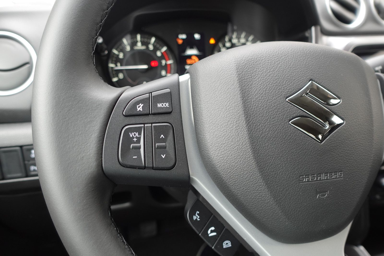 Fahrzeugabbildung Suzuki Vitara 1.4Hybrid Comfort AHK,Navi,SHZ,PD,Kamera