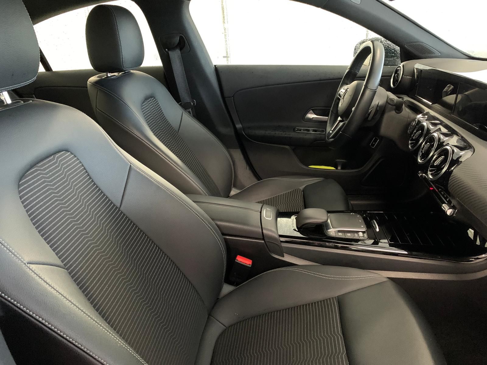 Mercedes-Benz CLA 250 Coupe e FarhP Distr Kamera MBUX CarPlay foto 3