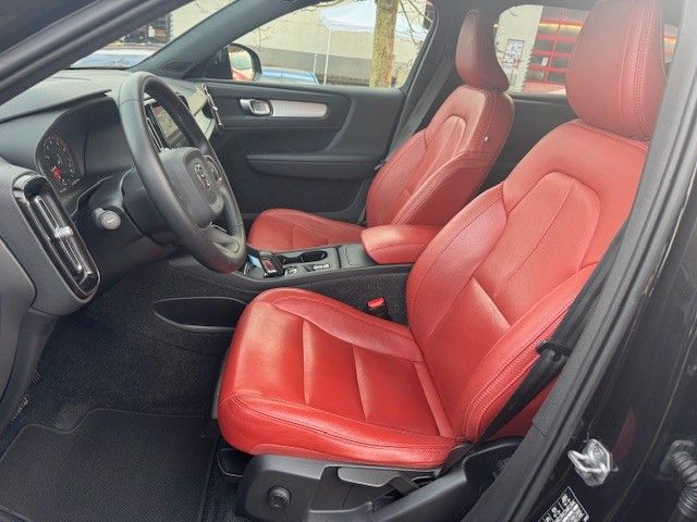 Fahrzeugabbildung Volvo XC 40 XC40 Momentum Pro KAMERA LEDER ASSISTENTEN