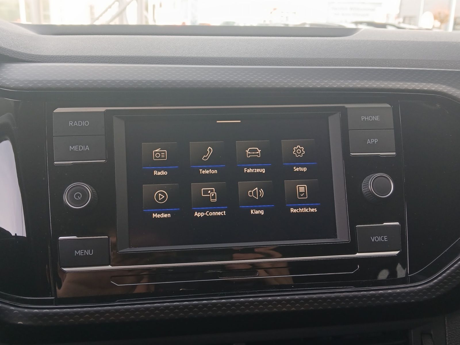 Fahrzeugabbildung Volkswagen T-Cross TSI Life Klima PDC LM