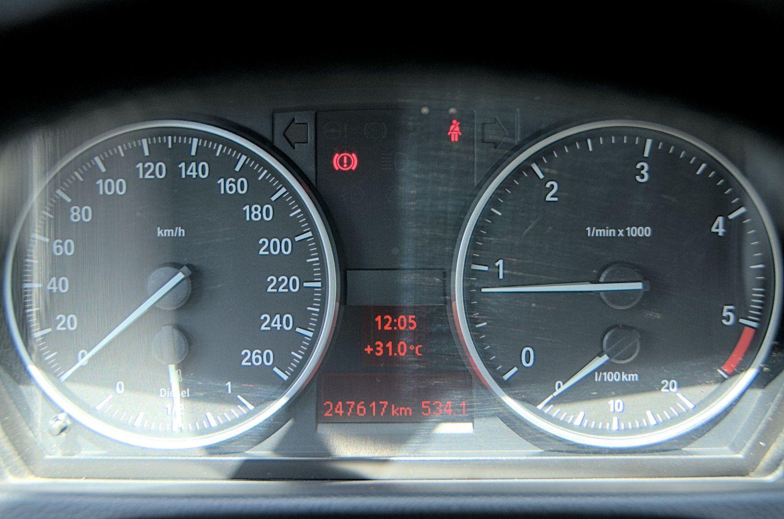 BMW 320 2011 — фото 9