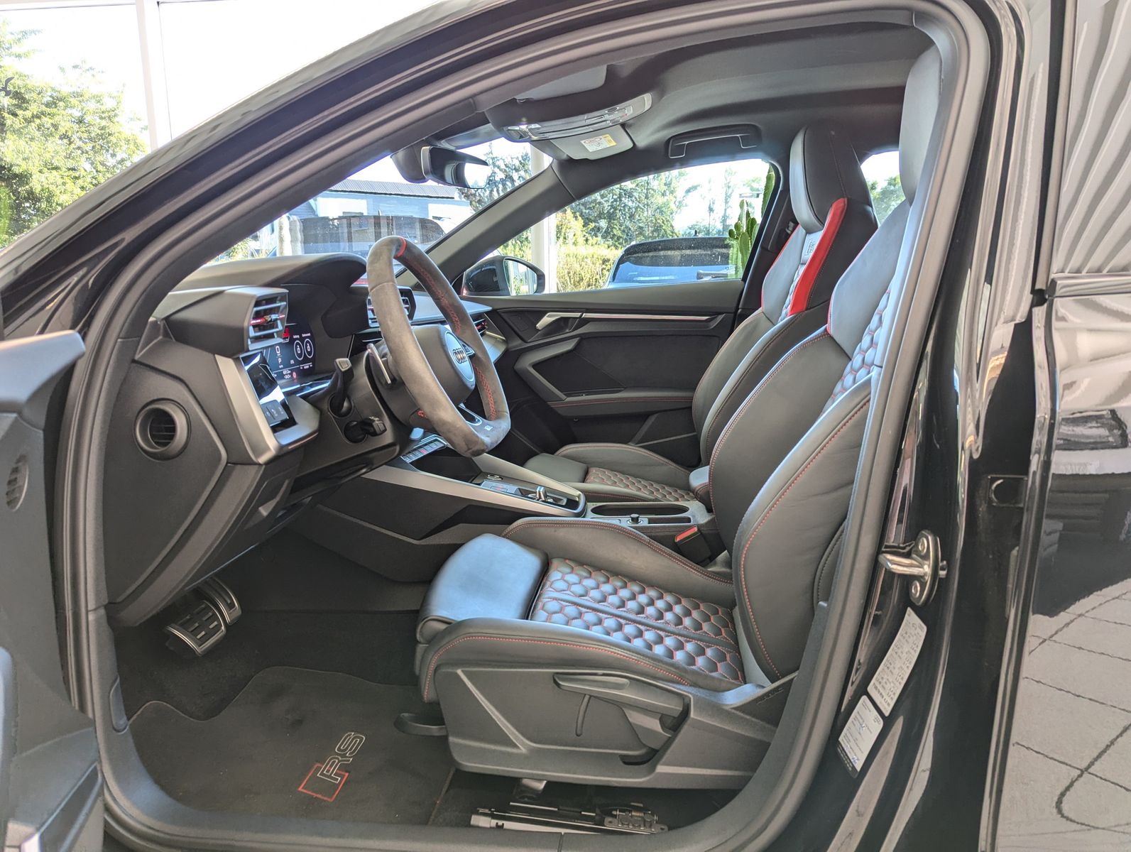 AUDI RS 3 2.5 TFSI quatt Matrix HUD Nappa Cam B&O 19" - Image 12