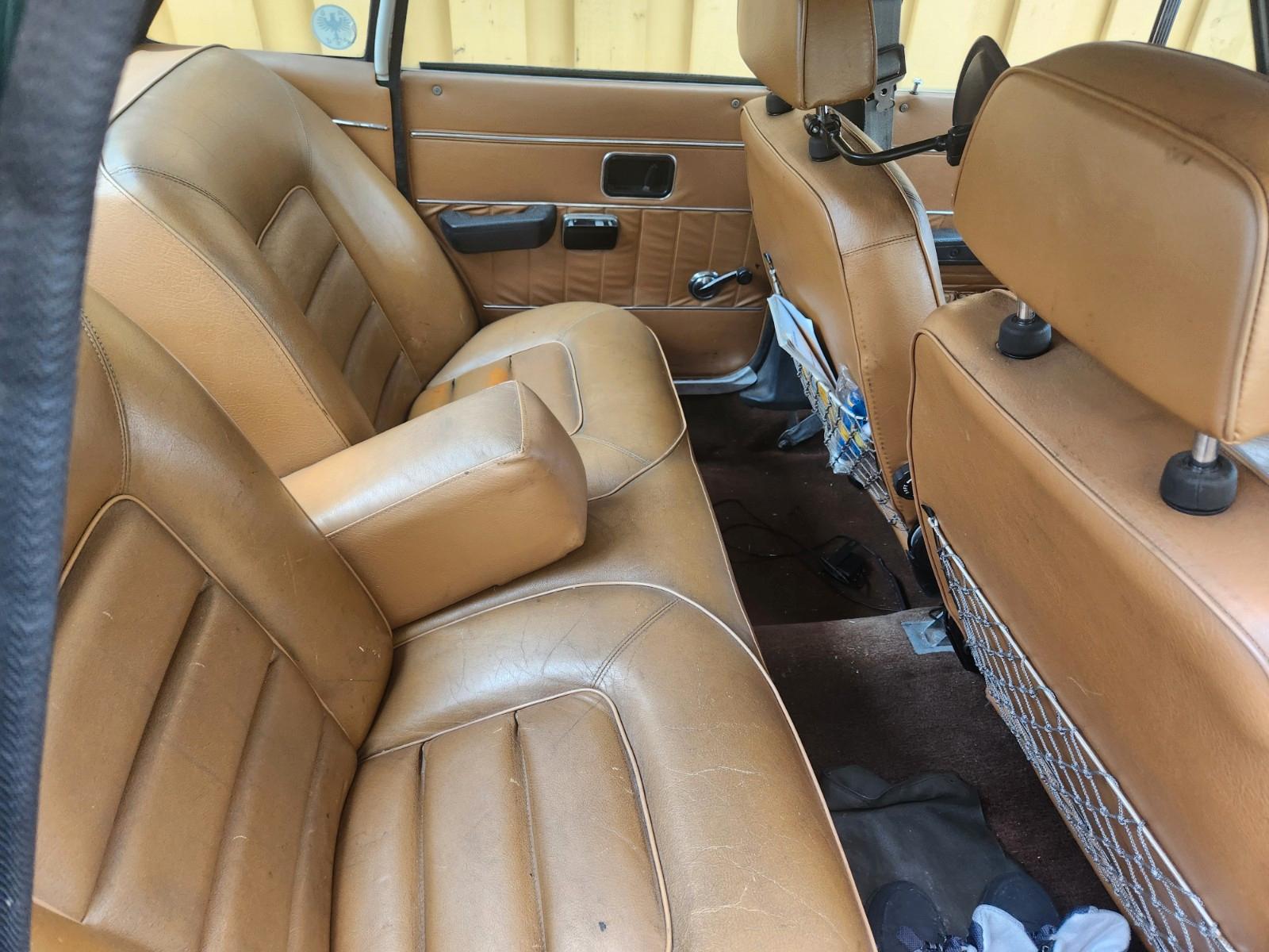 Volvo 164er Automatik mit vieln Teilen 