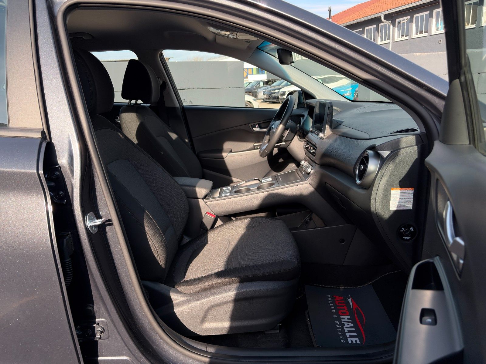 Fahrzeugabbildung Hyundai KONA E Select SHZ LHZ LKA LFA ACC Navi CarPlay