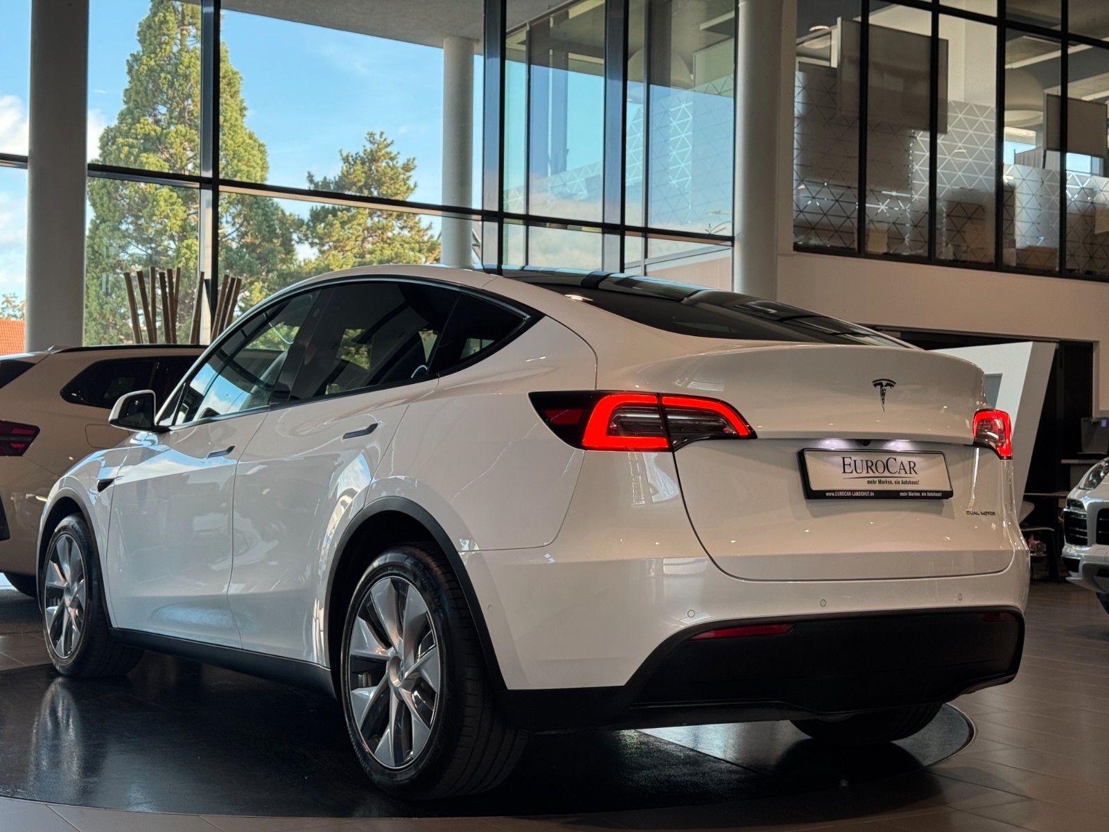 Tesla Model Y AWD Long Range Dual Motor Panorama LED foto 2